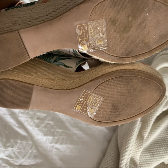 Call It Spring vegan Tropical Print Espadrille Wedges size 10 - Picture 5 of 5